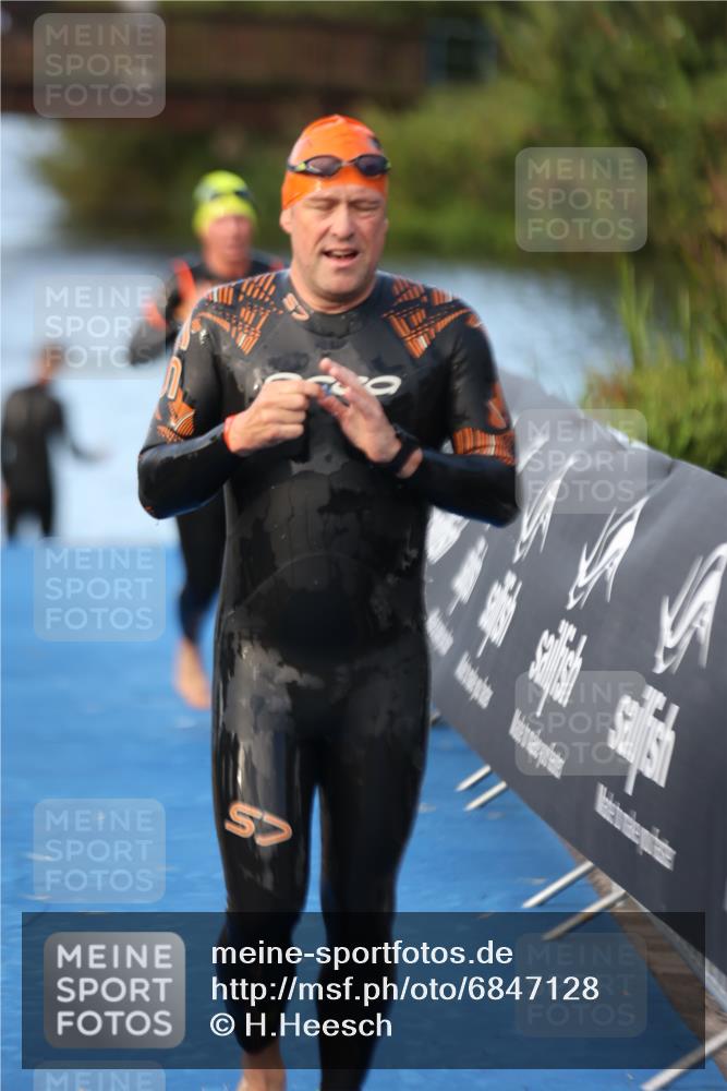 25.08.2024 - Elbe Triathlon Hamburg H.Heesch http://msf.ph/oto/6847128 25.08.2024 08:50:53 Schwimmen 173 meine-sportfotos.de