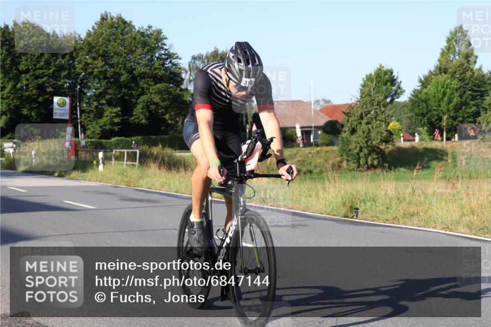 25.08.2024 - Elbe Triathlon Hamburg Fuchs,  Jonas http://msf.ph/oto/6847144 25.08.2024 09:09:06 Radfahren 84, 56, 209, 241, 310, 278, 161 meine-sportfotos.de
