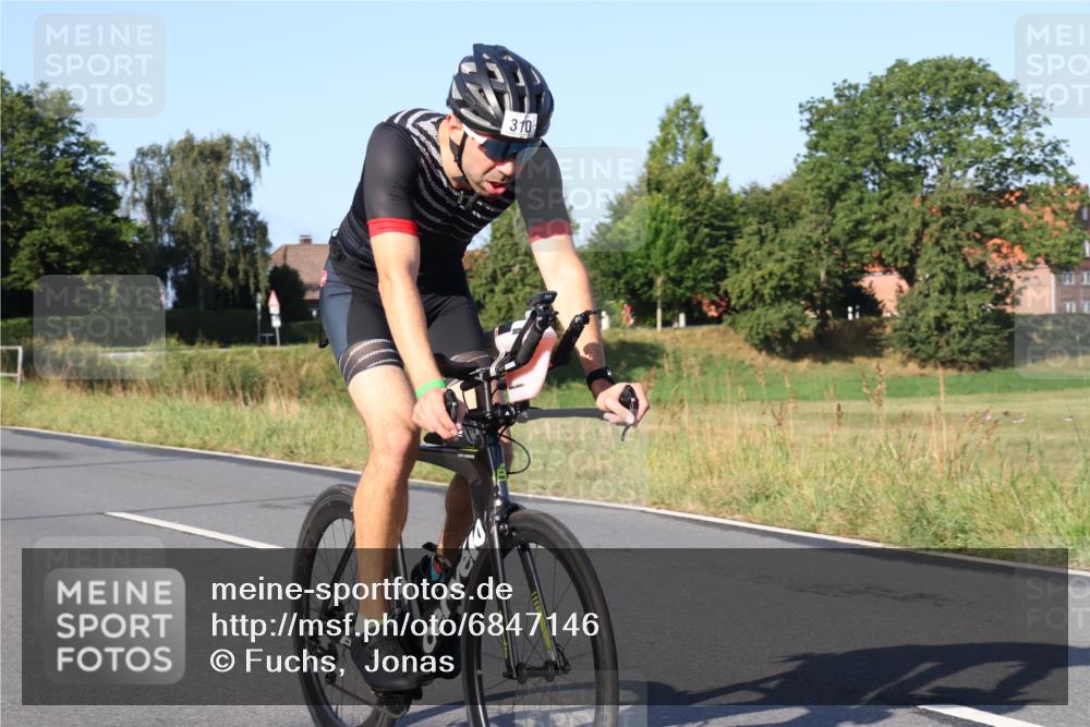 25.08.2024 - Elbe Triathlon Hamburg Fuchs,  Jonas http://msf.ph/oto/6847146 25.08.2024 09:09:06 Radfahren 84, 56, 209, 241, 310, 278, 161 meine-sportfotos.de