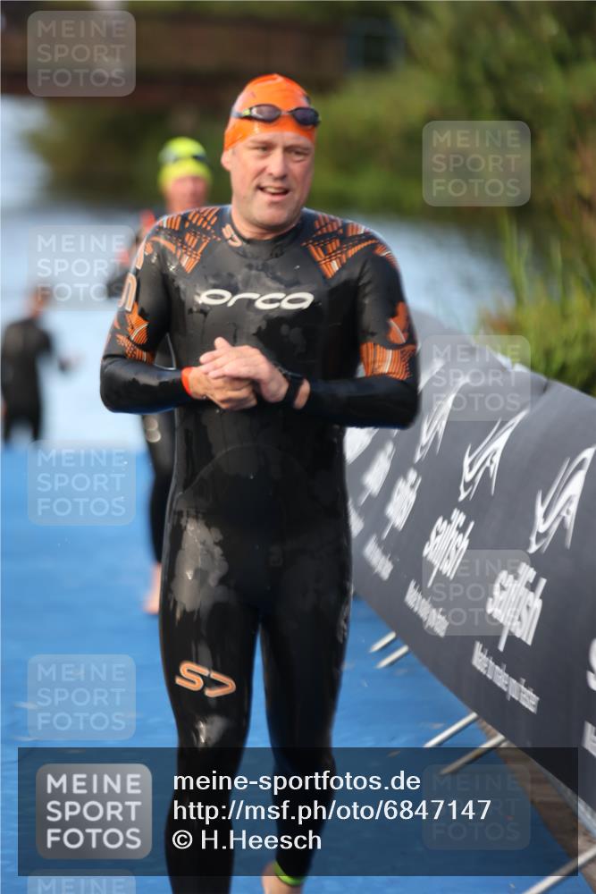 25.08.2024 - Elbe Triathlon Hamburg H.Heesch http://msf.ph/oto/6847147 25.08.2024 08:50:53 Schwimmen 173 meine-sportfotos.de