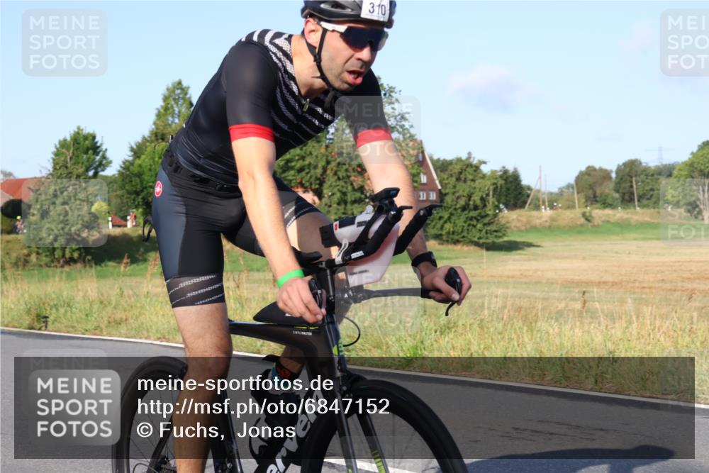 25.08.2024 - Elbe Triathlon Hamburg Fuchs,  Jonas http://msf.ph/oto/6847152 25.08.2024 09:09:06 Radfahren 84, 56, 209, 241, 310, 278, 161 meine-sportfotos.de