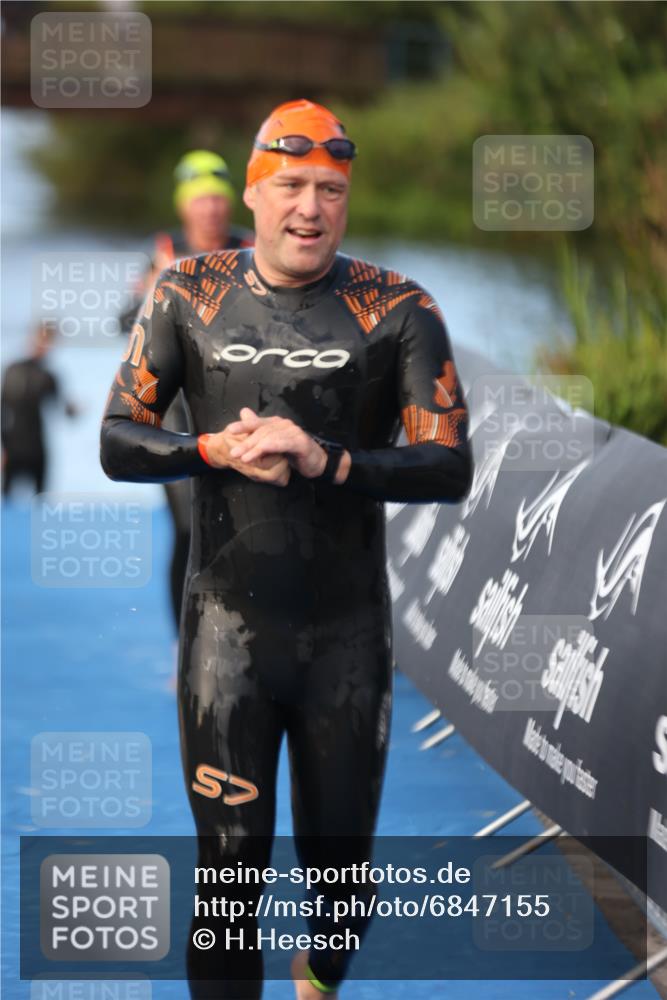 25.08.2024 - Elbe Triathlon Hamburg H.Heesch http://msf.ph/oto/6847155 25.08.2024 08:50:53 Schwimmen 173 meine-sportfotos.de