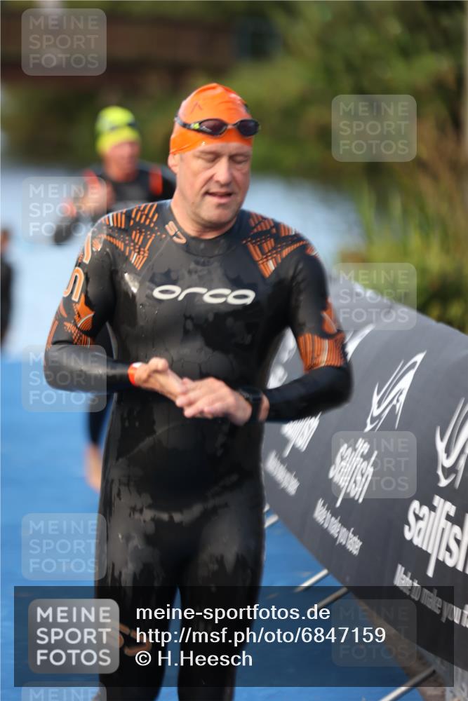 25.08.2024 - Elbe Triathlon Hamburg H.Heesch http://msf.ph/oto/6847159 25.08.2024 08:50:53 Schwimmen 173 meine-sportfotos.de