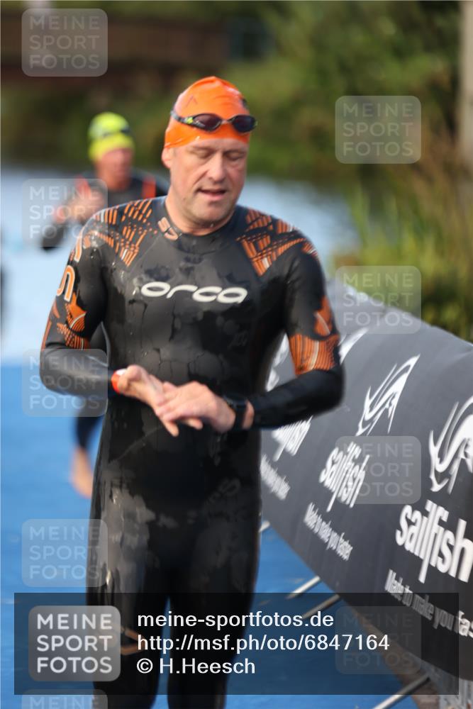 25.08.2024 - Elbe Triathlon Hamburg H.Heesch http://msf.ph/oto/6847164 25.08.2024 08:50:53 Schwimmen 173 meine-sportfotos.de