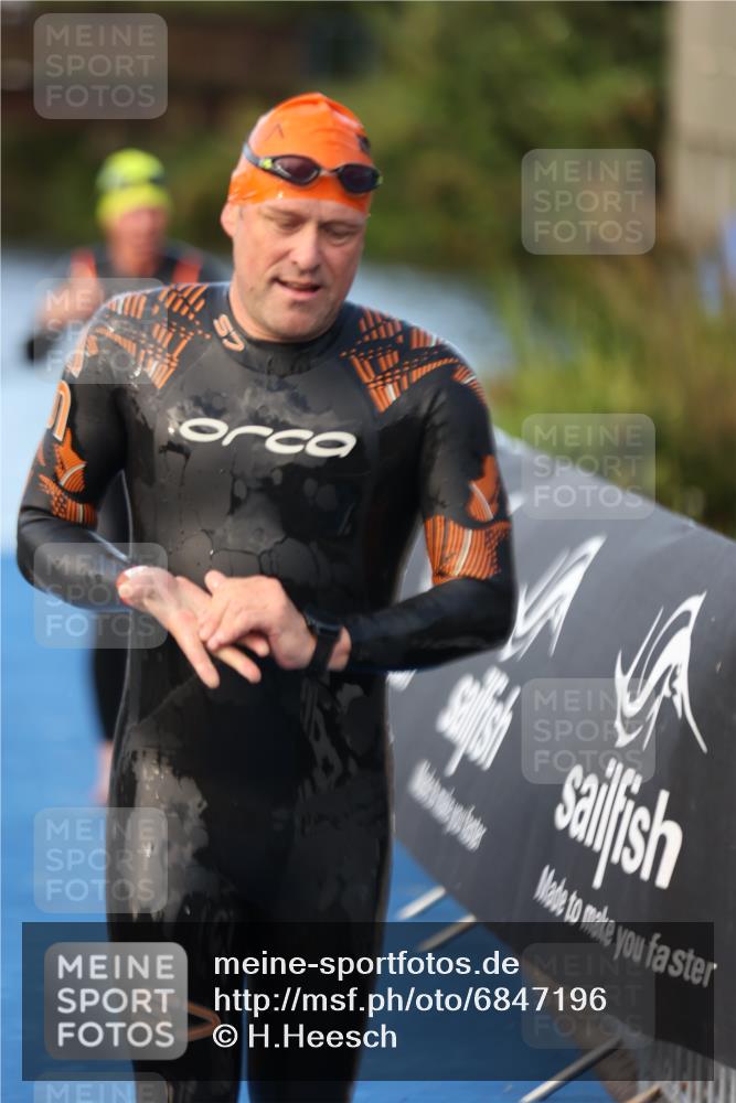 25.08.2024 - Elbe Triathlon Hamburg H.Heesch http://msf.ph/oto/6847196 25.08.2024 08:50:54 Schwimmen 173 meine-sportfotos.de