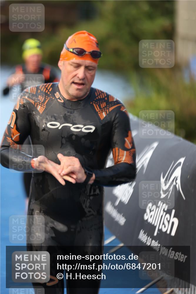 25.08.2024 - Elbe Triathlon Hamburg H.Heesch http://msf.ph/oto/6847201 25.08.2024 08:50:54 Schwimmen 173 meine-sportfotos.de