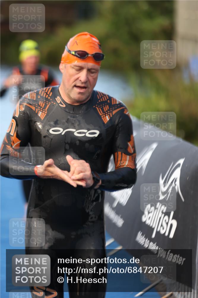 25.08.2024 - Elbe Triathlon Hamburg H.Heesch http://msf.ph/oto/6847207 25.08.2024 08:50:54 Schwimmen 173 meine-sportfotos.de