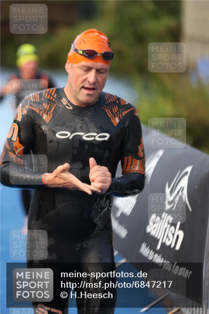 25.08.2024 - Elbe Triathlon Hamburg H.Heesch http://msf.ph/oto/6847217 25.08.2024 08:50:54 Schwimmen 173 meine-sportfotos.de