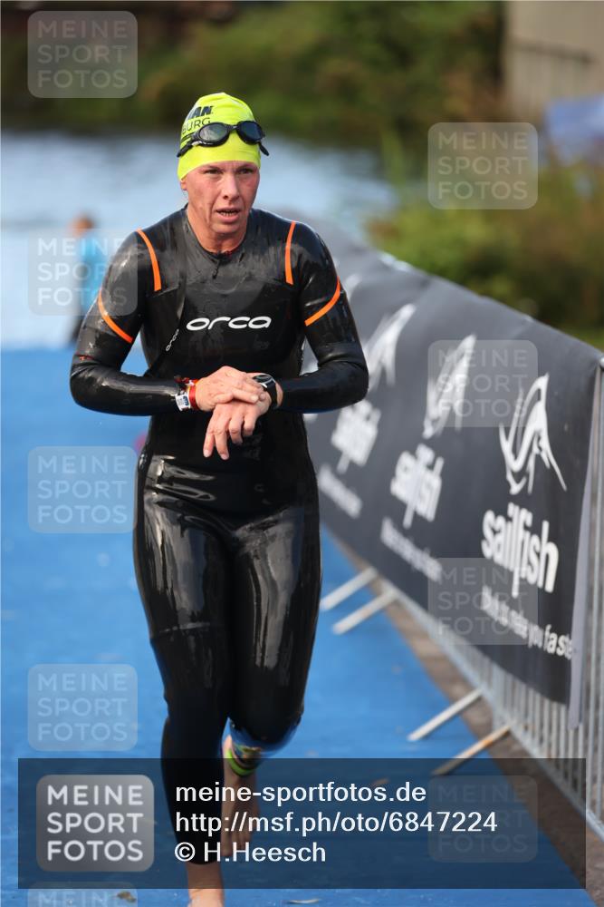 25.08.2024 - Elbe Triathlon Hamburg H.Heesch http://msf.ph/oto/6847224 25.08.2024 08:50:56 Schwimmen 173 meine-sportfotos.de