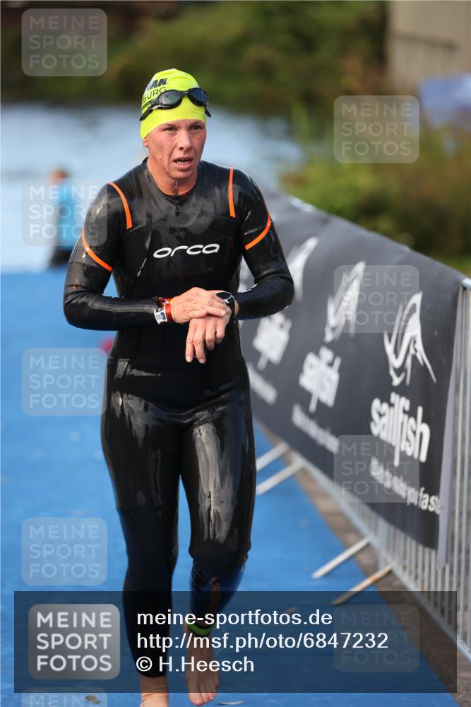 25.08.2024 - Elbe Triathlon Hamburg H.Heesch http://msf.ph/oto/6847232 25.08.2024 08:50:56 Schwimmen 173 meine-sportfotos.de