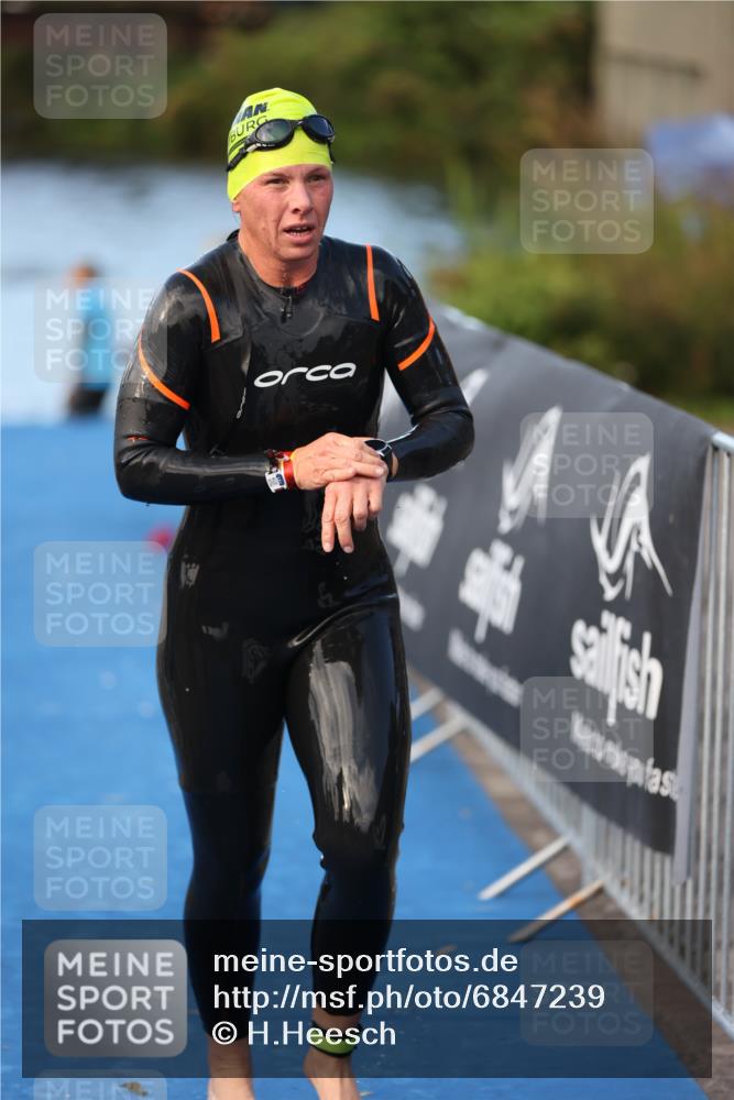 25.08.2024 - Elbe Triathlon Hamburg H.Heesch http://msf.ph/oto/6847239 25.08.2024 08:50:56 Schwimmen 173 meine-sportfotos.de
