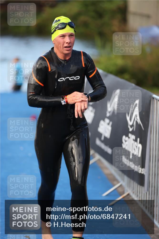 25.08.2024 - Elbe Triathlon Hamburg H.Heesch http://msf.ph/oto/6847241 25.08.2024 08:50:57 Schwimmen 173 meine-sportfotos.de
