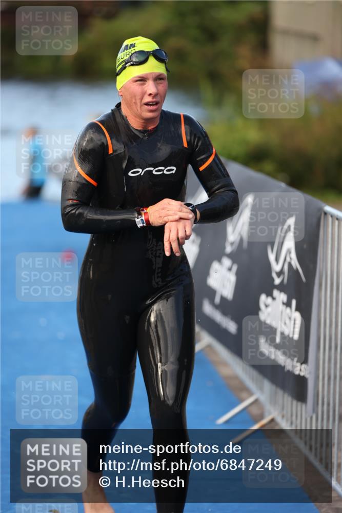 25.08.2024 - Elbe Triathlon Hamburg H.Heesch http://msf.ph/oto/6847249 25.08.2024 08:50:57 Schwimmen 173 meine-sportfotos.de