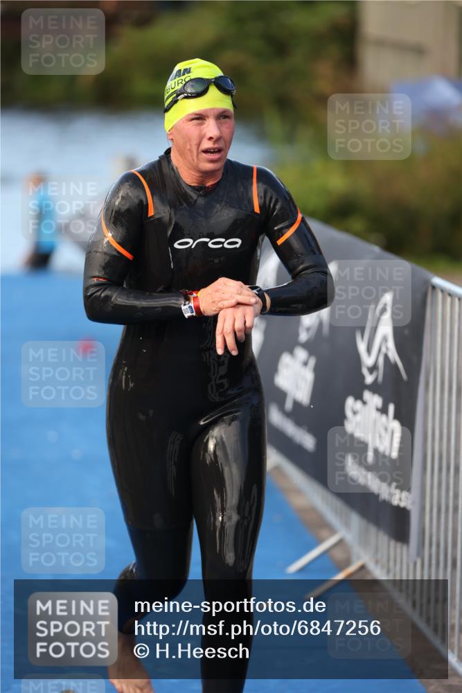 25.08.2024 - Elbe Triathlon Hamburg H.Heesch http://msf.ph/oto/6847256 25.08.2024 08:50:57 Schwimmen 173 meine-sportfotos.de