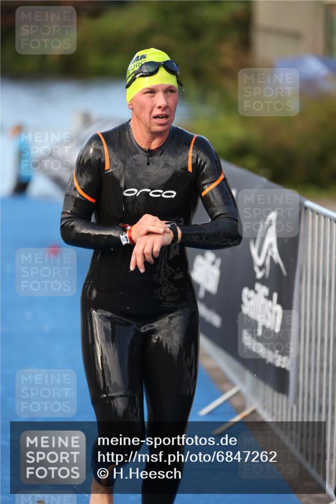25.08.2024 - Elbe Triathlon Hamburg H.Heesch http://msf.ph/oto/6847262 25.08.2024 08:50:57 Schwimmen 173 meine-sportfotos.de