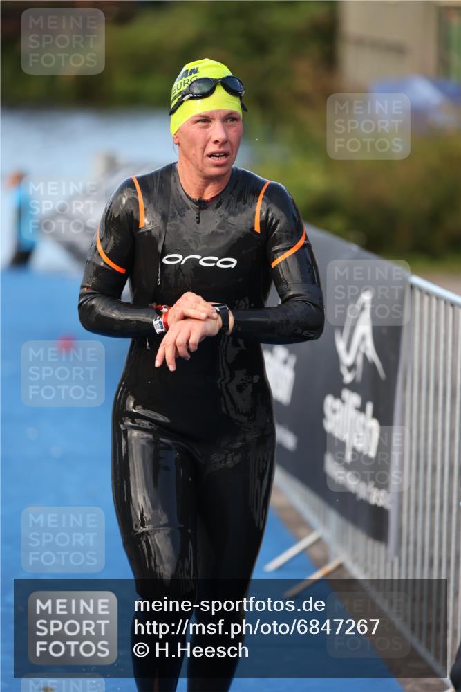 25.08.2024 - Elbe Triathlon Hamburg H.Heesch http://msf.ph/oto/6847267 25.08.2024 08:50:57 Schwimmen 173 meine-sportfotos.de