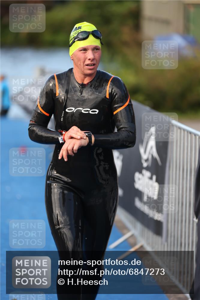 25.08.2024 - Elbe Triathlon Hamburg H.Heesch http://msf.ph/oto/6847273 25.08.2024 08:50:57 Schwimmen 173 meine-sportfotos.de
