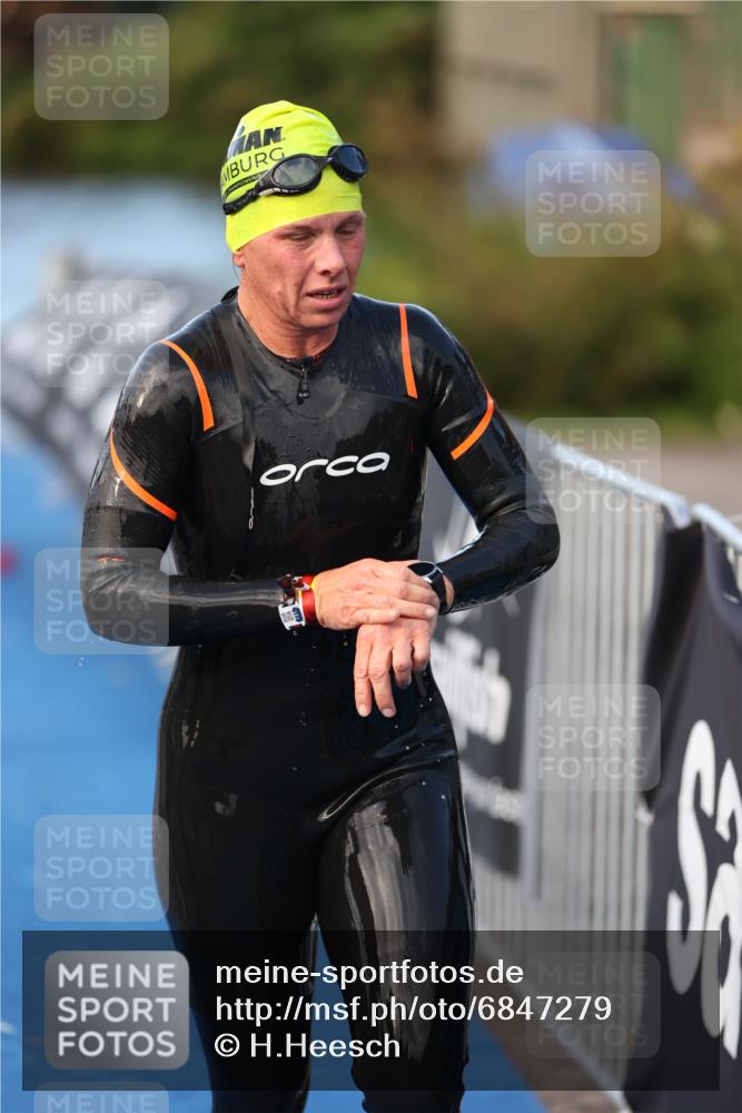 25.08.2024 - Elbe Triathlon Hamburg H.Heesch http://msf.ph/oto/6847279 25.08.2024 08:50:57 Schwimmen 173 meine-sportfotos.de