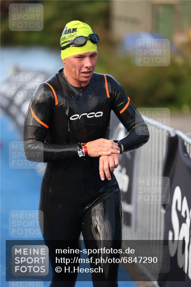25.08.2024 - Elbe Triathlon Hamburg H.Heesch http://msf.ph/oto/6847290 25.08.2024 08:50:57 Schwimmen 173 meine-sportfotos.de