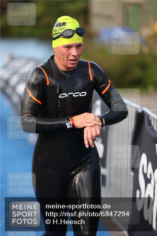 25.08.2024 - Elbe Triathlon Hamburg H.Heesch http://msf.ph/oto/6847294 25.08.2024 08:50:57 Schwimmen 173 meine-sportfotos.de