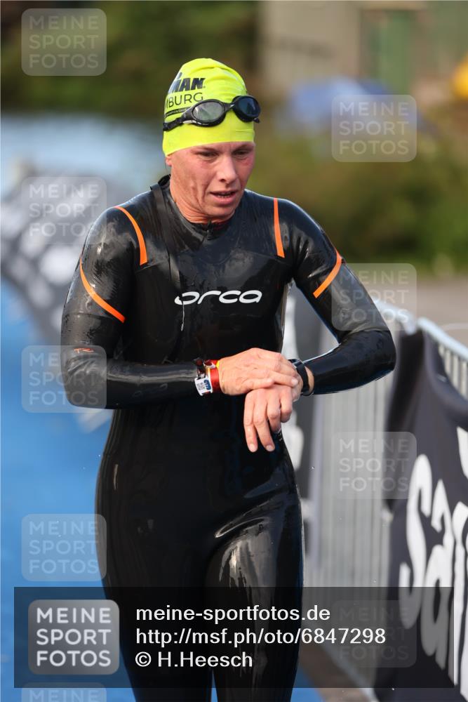 25.08.2024 - Elbe Triathlon Hamburg H.Heesch http://msf.ph/oto/6847298 25.08.2024 08:50:57 Schwimmen 173 meine-sportfotos.de