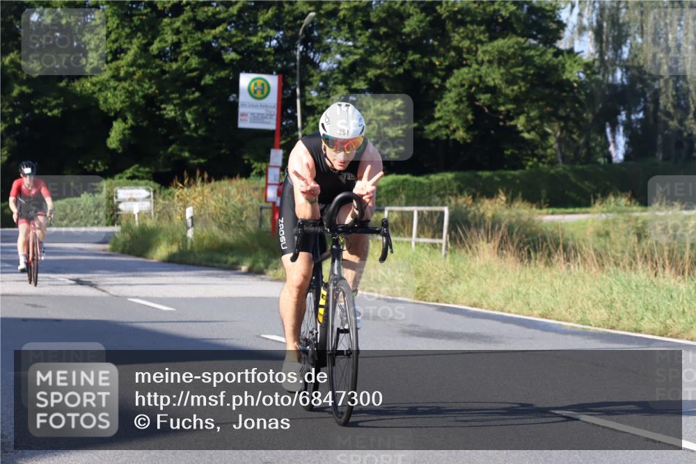 25.08.2024 - Elbe Triathlon Hamburg Fuchs,  Jonas http://msf.ph/oto/6847300 25.08.2024 09:09:18 Radfahren 161, 105, 142, 261, 121, 141, 46, 303 meine-sportfotos.de