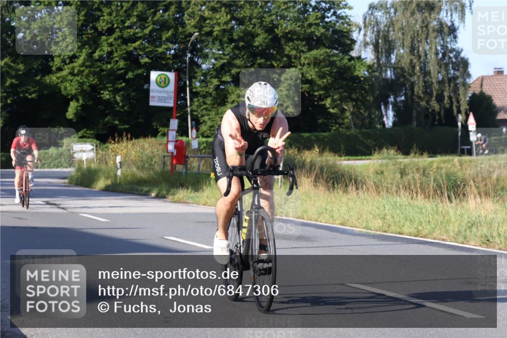 25.08.2024 - Elbe Triathlon Hamburg Fuchs,  Jonas http://msf.ph/oto/6847306 25.08.2024 09:09:19 Radfahren 105, 142, 261, 121, 141, 46, 303 meine-sportfotos.de