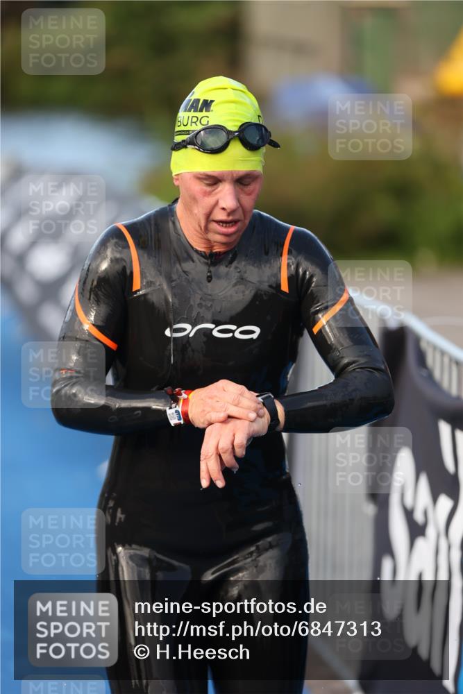 25.08.2024 - Elbe Triathlon Hamburg H.Heesch http://msf.ph/oto/6847313 25.08.2024 08:50:57 Schwimmen 173 meine-sportfotos.de
