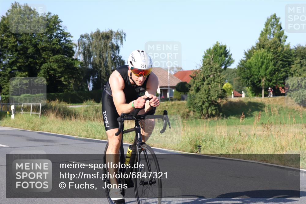 25.08.2024 - Elbe Triathlon Hamburg Fuchs,  Jonas http://msf.ph/oto/6847321 25.08.2024 09:09:19 Radfahren 105, 142, 261, 121, 141, 46, 303 meine-sportfotos.de
