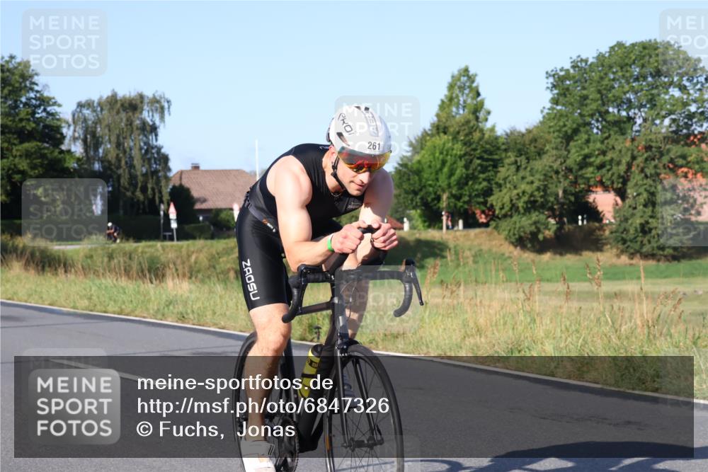 25.08.2024 - Elbe Triathlon Hamburg Fuchs,  Jonas http://msf.ph/oto/6847326 25.08.2024 09:09:19 Radfahren 105, 142, 261, 121, 141, 46, 303 meine-sportfotos.de
