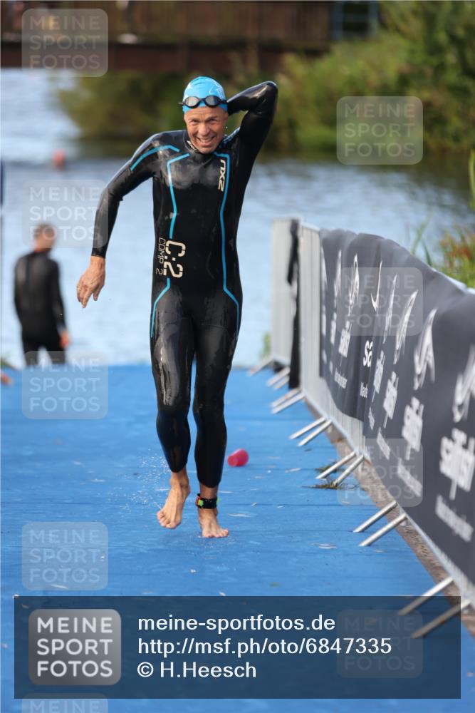 25.08.2024 - Elbe Triathlon Hamburg H.Heesch http://msf.ph/oto/6847335 25.08.2024 08:51:26 Schwimmen 163 meine-sportfotos.de