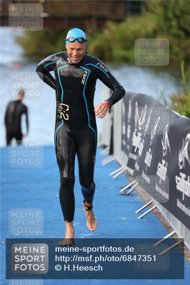 25.08.2024 - Elbe Triathlon Hamburg H.Heesch http://msf.ph/oto/6847351 25.08.2024 08:51:26 Schwimmen 163 meine-sportfotos.de