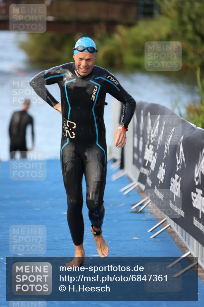 25.08.2024 - Elbe Triathlon Hamburg H.Heesch http://msf.ph/oto/6847361 25.08.2024 08:51:27 Schwimmen 163 meine-sportfotos.de