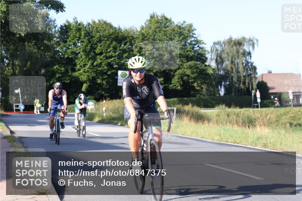 25.08.2024 - Elbe Triathlon Hamburg Fuchs,  Jonas http://msf.ph/oto/6847375 25.08.2024 09:09:22 Radfahren 261, 121, 141, 46, 303 meine-sportfotos.de