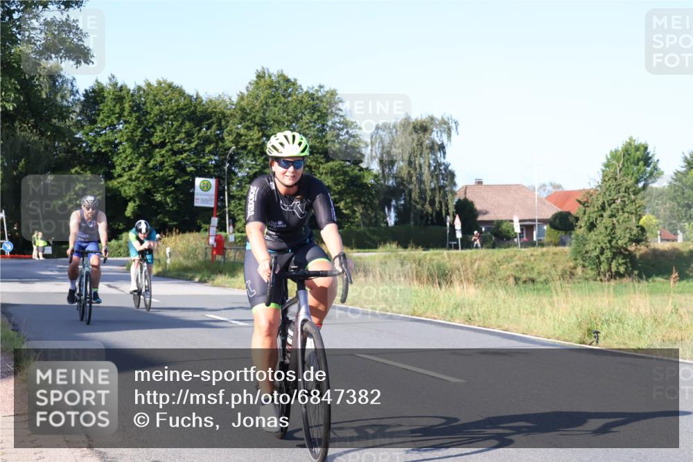 25.08.2024 - Elbe Triathlon Hamburg Fuchs,  Jonas http://msf.ph/oto/6847382 25.08.2024 09:09:22 Radfahren 261, 121, 141, 46, 303 meine-sportfotos.de