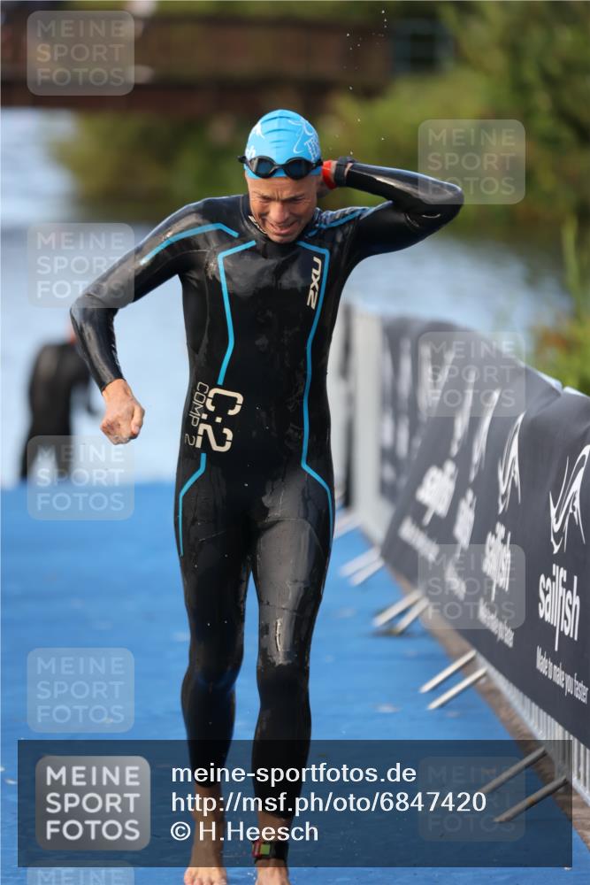 25.08.2024 - Elbe Triathlon Hamburg H.Heesch http://msf.ph/oto/6847420 25.08.2024 08:51:27 Schwimmen 163 meine-sportfotos.de