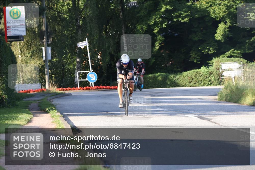 25.08.2024 - Elbe Triathlon Hamburg Fuchs,  Jonas http://msf.ph/oto/6847423 25.08.2024 09:09:27 Radfahren 121, 141, 46, 303, 198 meine-sportfotos.de
