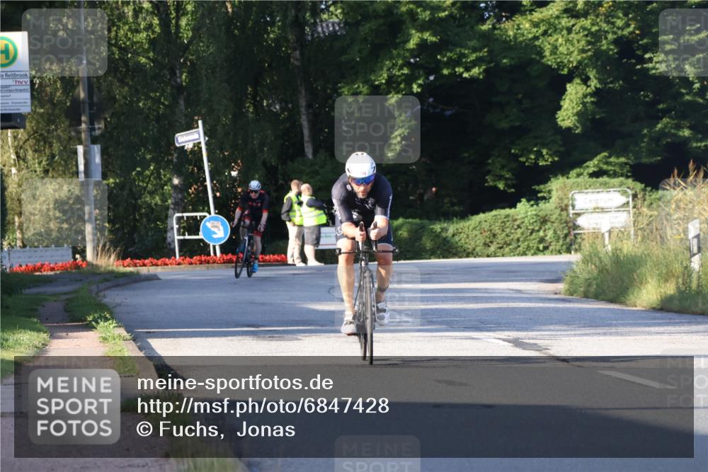 25.08.2024 - Elbe Triathlon Hamburg Fuchs,  Jonas http://msf.ph/oto/6847428 25.08.2024 09:09:27 Radfahren 121, 141, 46, 303, 198 meine-sportfotos.de
