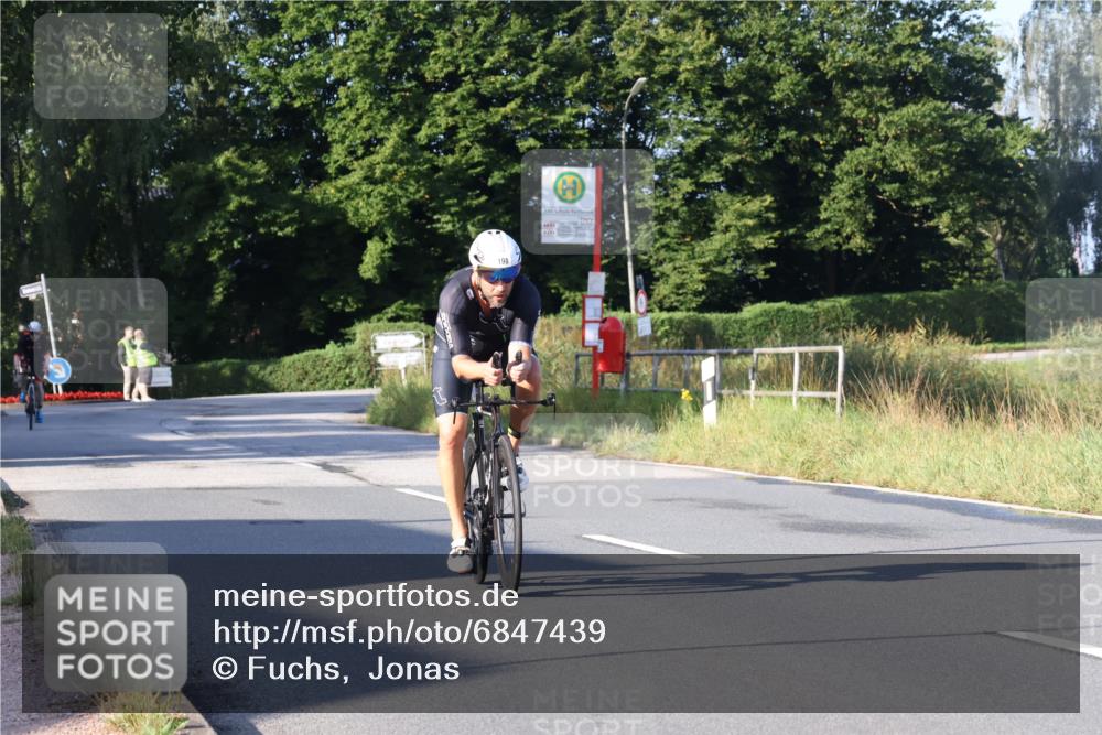 25.08.2024 - Elbe Triathlon Hamburg Fuchs,  Jonas http://msf.ph/oto/6847439 25.08.2024 09:09:29 Radfahren 303, 198, 186 meine-sportfotos.de