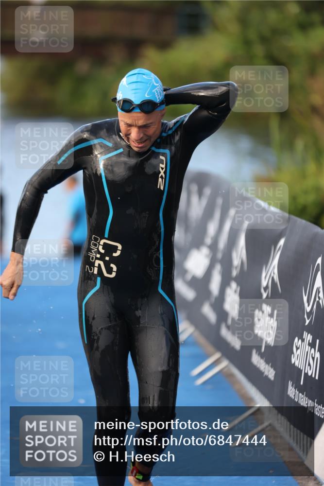 25.08.2024 - Elbe Triathlon Hamburg H.Heesch http://msf.ph/oto/6847444 25.08.2024 08:51:28 Schwimmen 163 meine-sportfotos.de