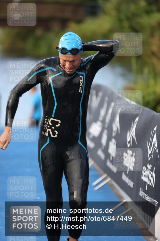25.08.2024 - Elbe Triathlon Hamburg H.Heesch http://msf.ph/oto/6847449 25.08.2024 08:51:28 Schwimmen 163 meine-sportfotos.de