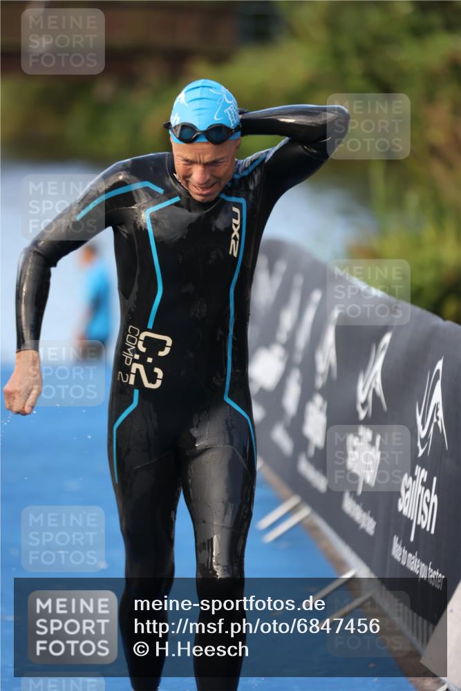 25.08.2024 - Elbe Triathlon Hamburg H.Heesch http://msf.ph/oto/6847456 25.08.2024 08:51:28 Schwimmen 163 meine-sportfotos.de