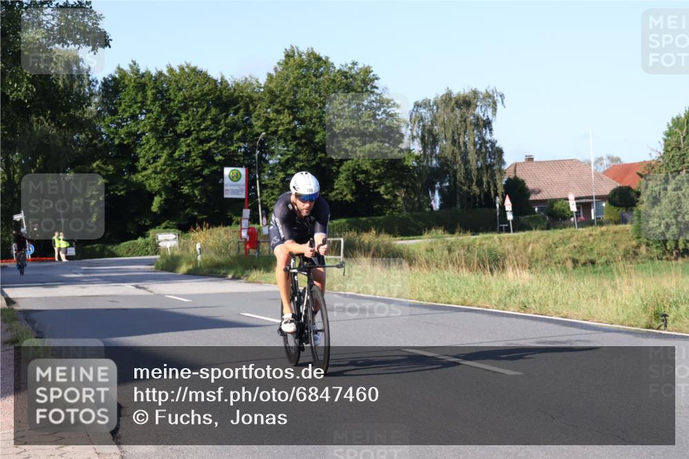 25.08.2024 - Elbe Triathlon Hamburg Fuchs,  Jonas http://msf.ph/oto/6847460 25.08.2024 09:09:29 Radfahren 303, 198, 186 meine-sportfotos.de