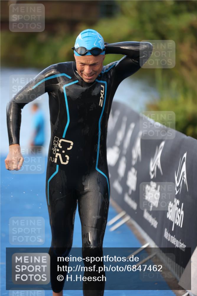 25.08.2024 - Elbe Triathlon Hamburg H.Heesch http://msf.ph/oto/6847462 25.08.2024 08:51:28 Schwimmen 163 meine-sportfotos.de