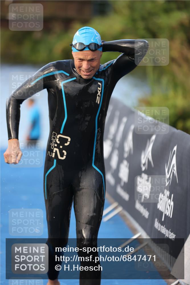 25.08.2024 - Elbe Triathlon Hamburg H.Heesch http://msf.ph/oto/6847471 25.08.2024 08:51:28 Schwimmen 163 meine-sportfotos.de