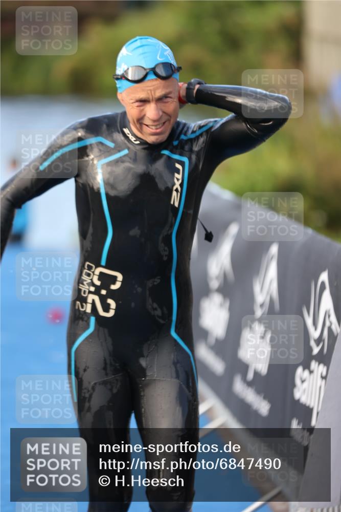 25.08.2024 - Elbe Triathlon Hamburg H.Heesch http://msf.ph/oto/6847490 25.08.2024 08:51:28 Schwimmen 163 meine-sportfotos.de