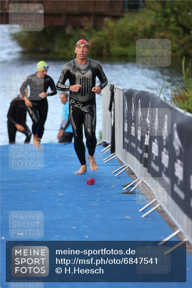 25.08.2024 - Elbe Triathlon Hamburg H.Heesch http://msf.ph/oto/6847541 25.08.2024 08:52:27 Schwimmen 128, 156 meine-sportfotos.de