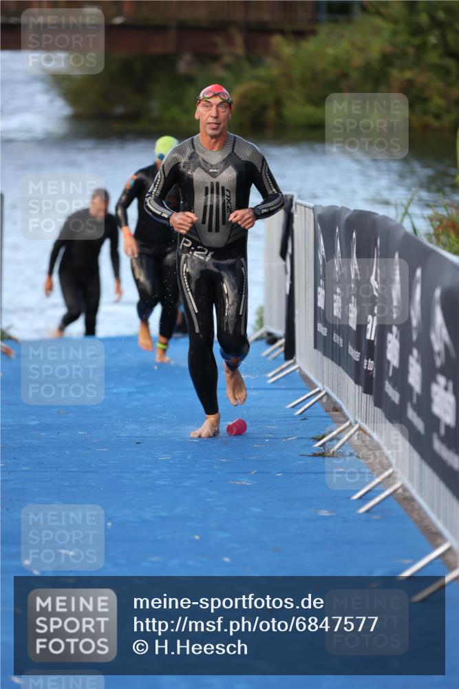 25.08.2024 - Elbe Triathlon Hamburg H.Heesch http://msf.ph/oto/6847577 25.08.2024 08:52:27 Schwimmen 128, 156 meine-sportfotos.de