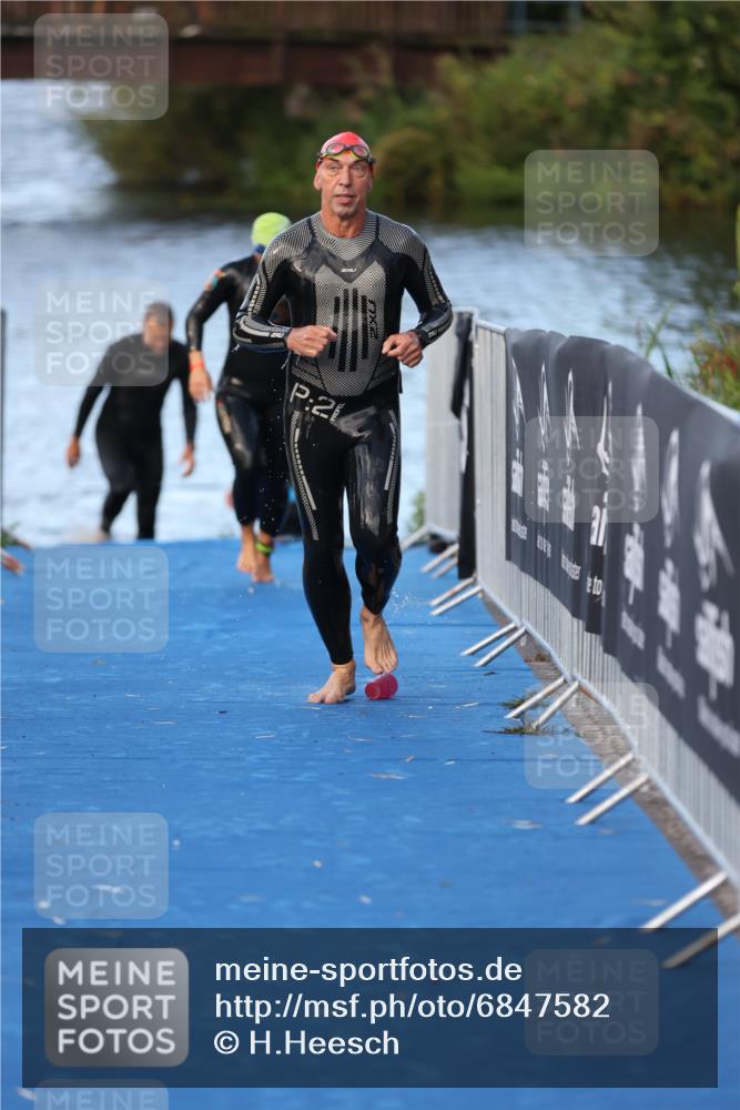25.08.2024 - Elbe Triathlon Hamburg H.Heesch http://msf.ph/oto/6847582 25.08.2024 08:52:27 Schwimmen 128, 156 meine-sportfotos.de