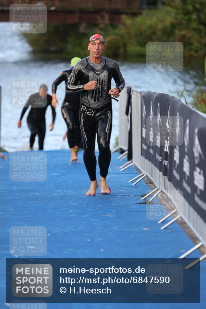 25.08.2024 - Elbe Triathlon Hamburg H.Heesch http://msf.ph/oto/6847590 25.08.2024 08:52:27 Schwimmen 128, 156 meine-sportfotos.de